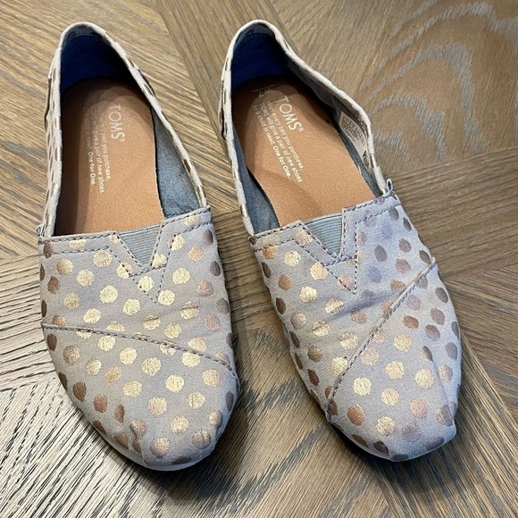 TOMS Classic Polka Dot Grey Flats with Metallic Rose Gold - Picture 2 of 8